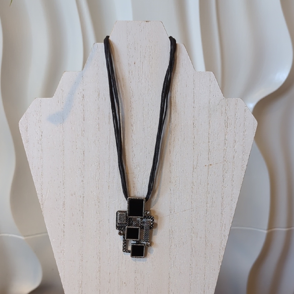 Lia Sophia necklace